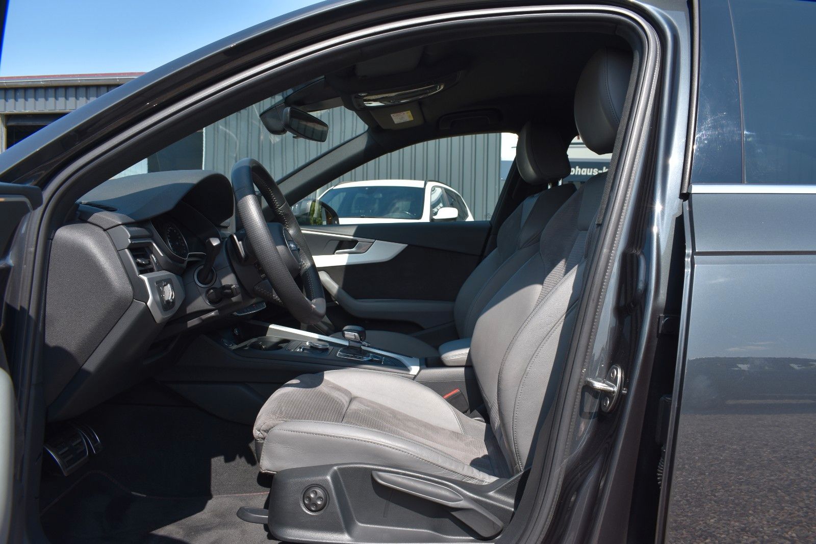 Fahrzeugabbildung Audi A4 Avant 35 TFSI sport S-line Service neu