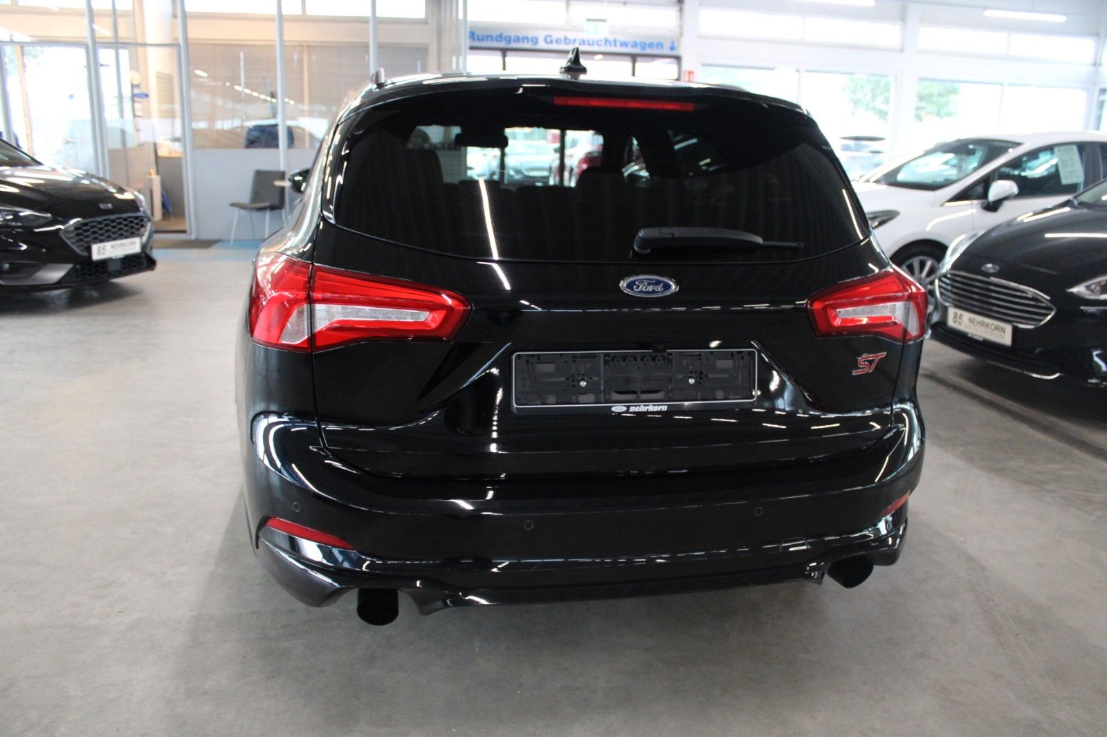 Fahrzeugabbildung Ford Focus ST Turnier Automatik LED AHK ACC CAM uvm