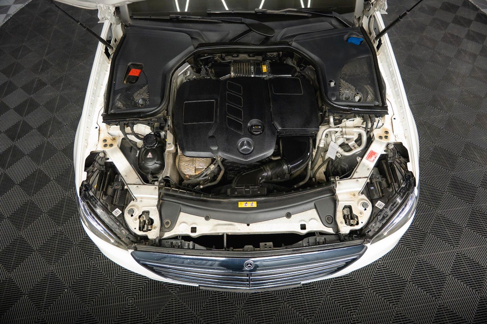 Fahrzeugabbildung Mercedes-Benz E 220d 4Matic Business *LED*Kamera*Scheckheft*