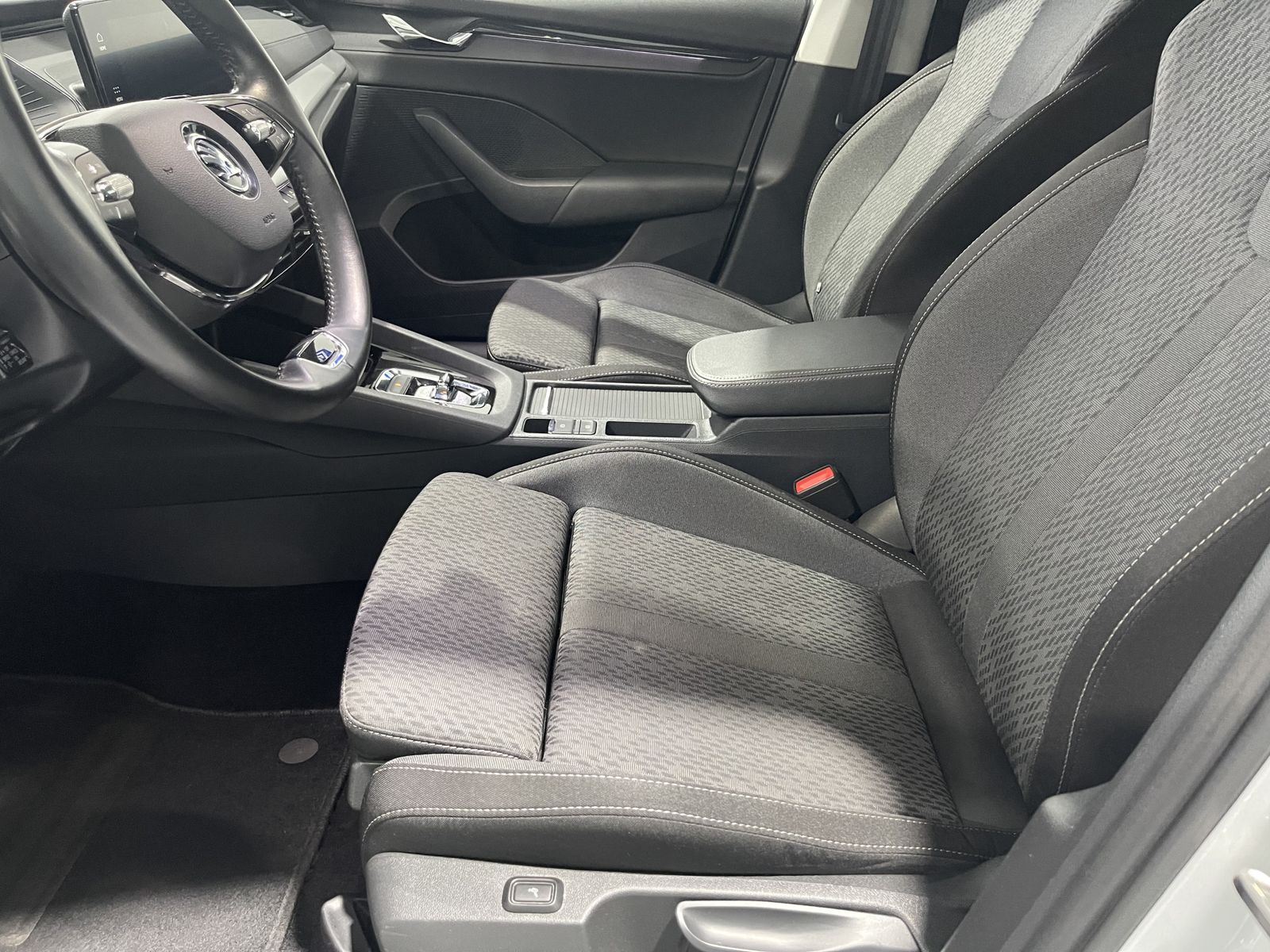 Fahrzeugabbildung SKODA Octavia 2.0 TDI*LED-Matrix*Cam*ACC*STHZ*Navi*