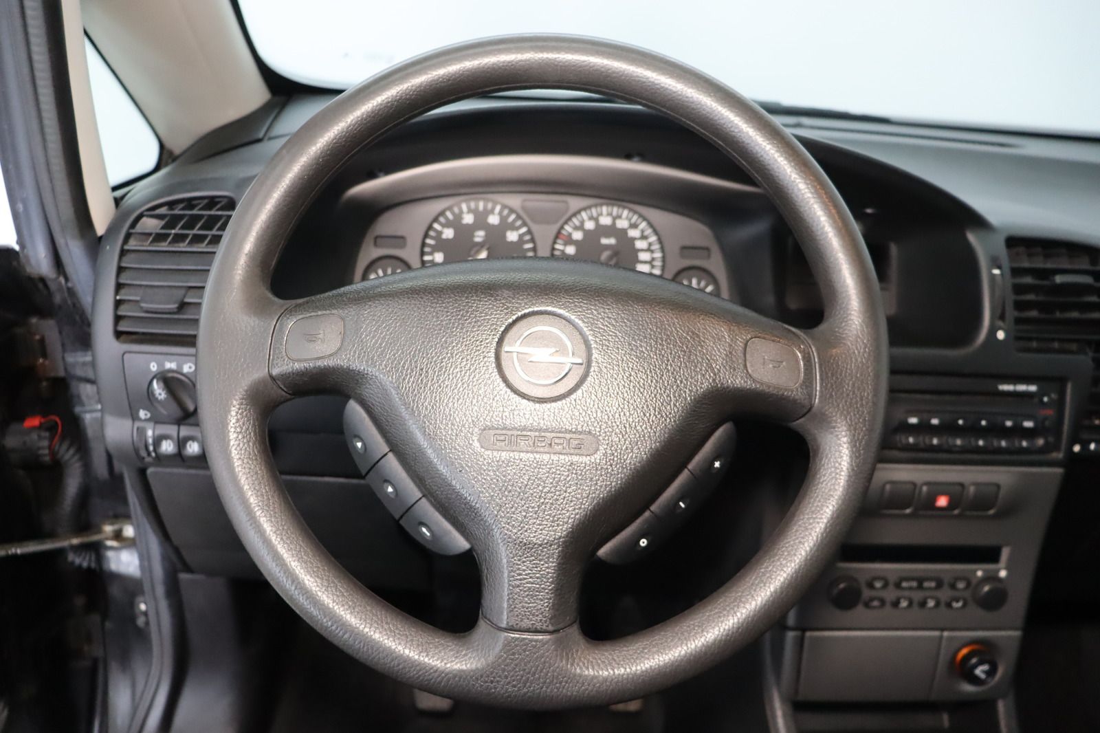 Fahrzeugabbildung Opel Zafira A 1.8i 7 Sitze * HU/AU 03.27 * AHK