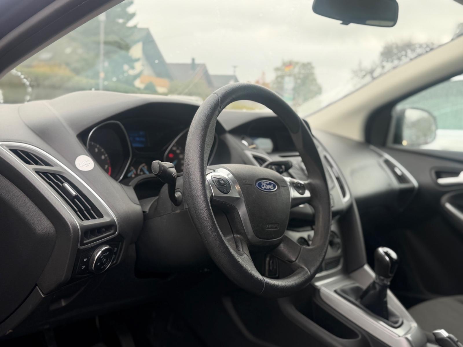 Ford Focus 2012 — photo 23