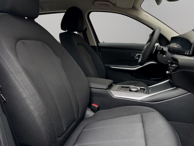Foto Nummer 11: BMW 320i