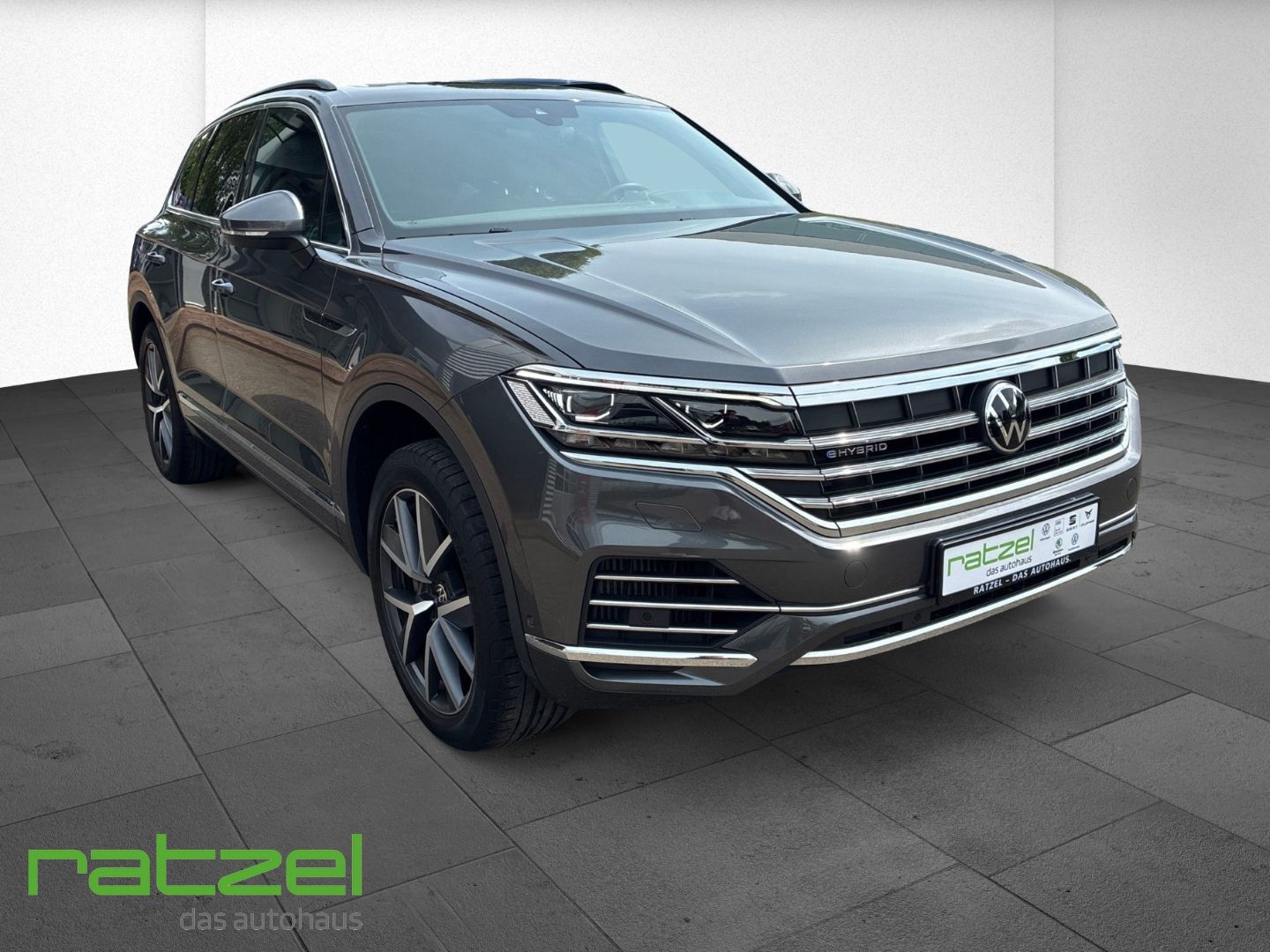 Fahrzeugabbildung Volkswagen Touareg 3.0 TSI V6 eHybrid 4MOTION Elegance AHK-
