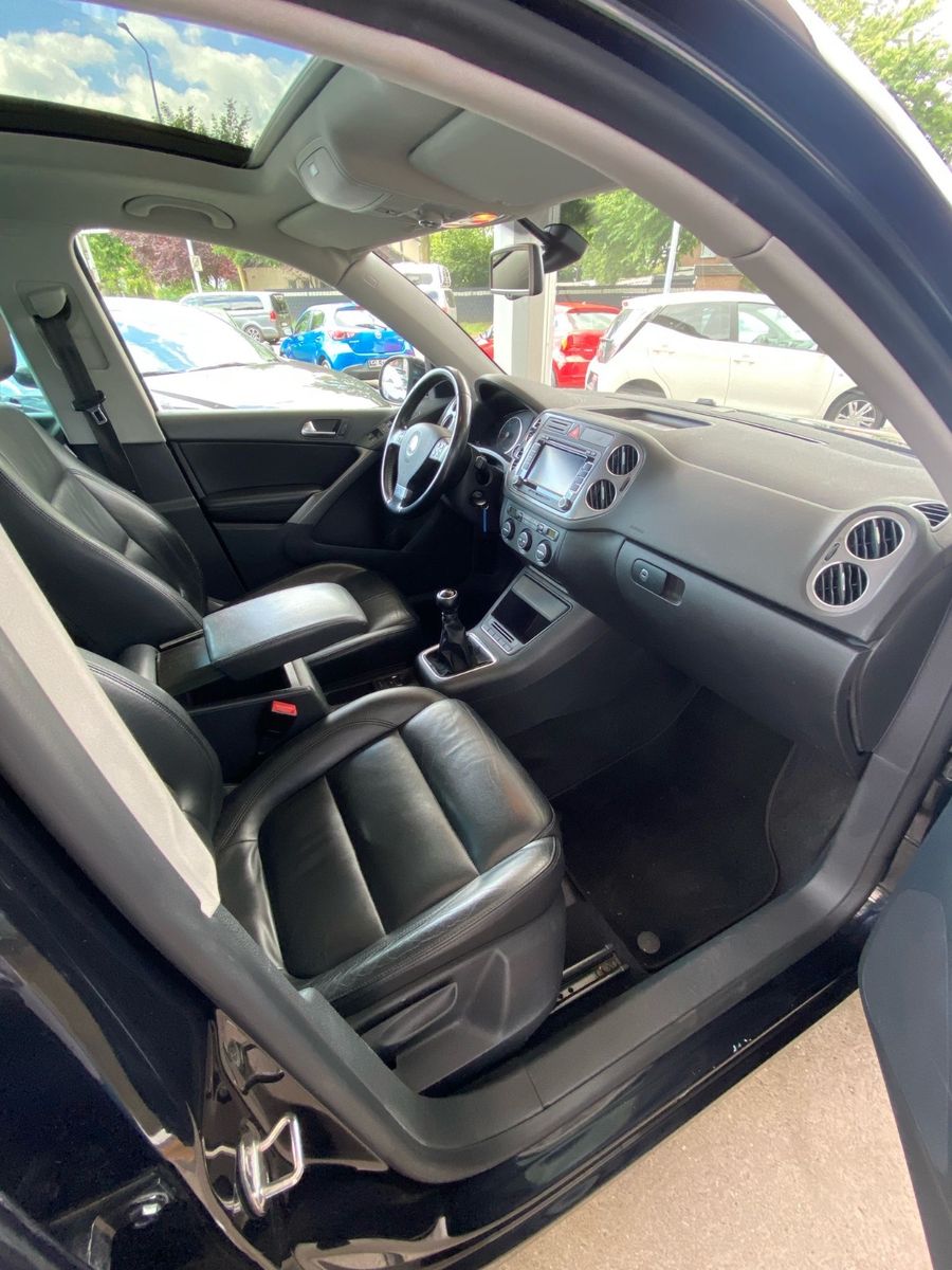 Fahrzeugabbildung Volkswagen Tiguan Sport & Style 4Motion Leder/Navi/Euro 5