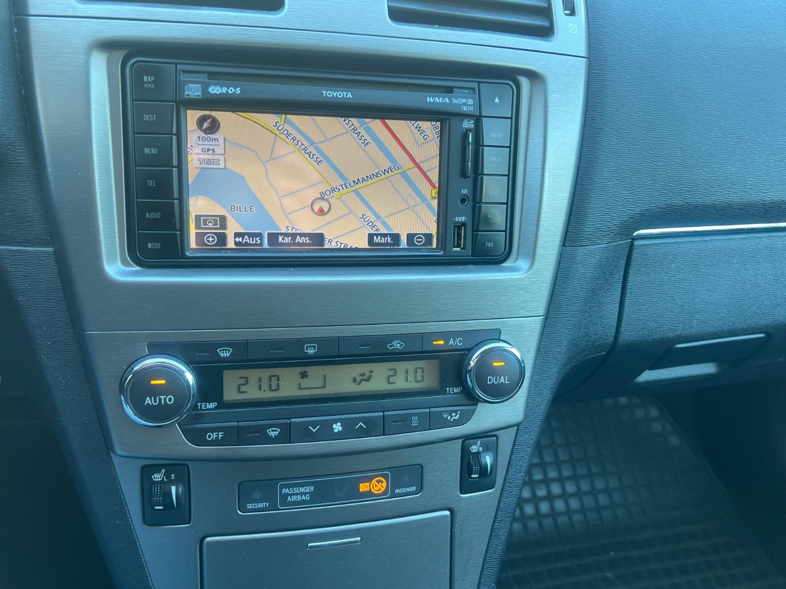 Toyota Avensis 2011 — photo 10