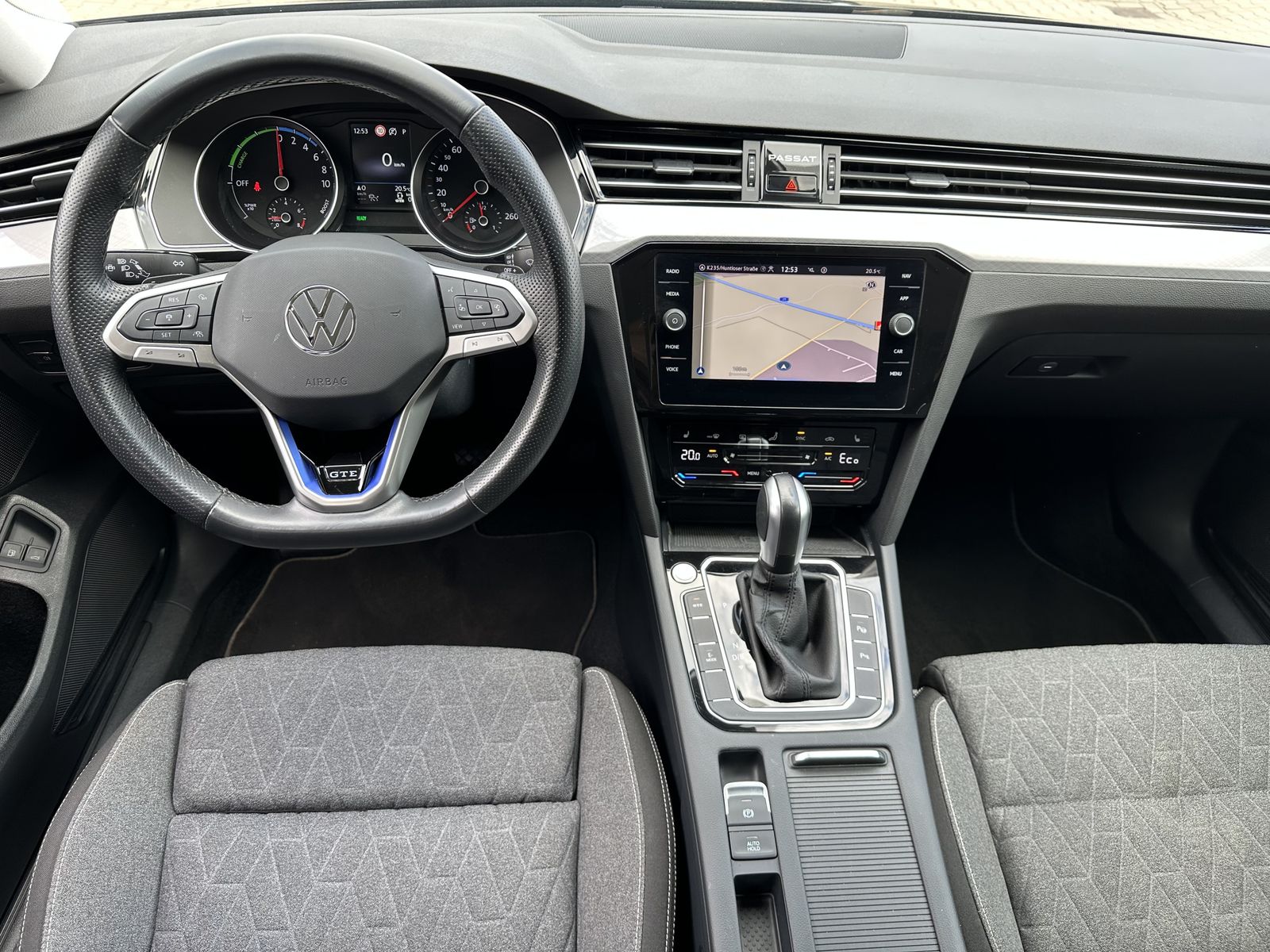 Fahrzeugabbildung Volkswagen Passat Variant GTE NAV+IQ-LIGHT+KAM+ACC+17ZO+PP