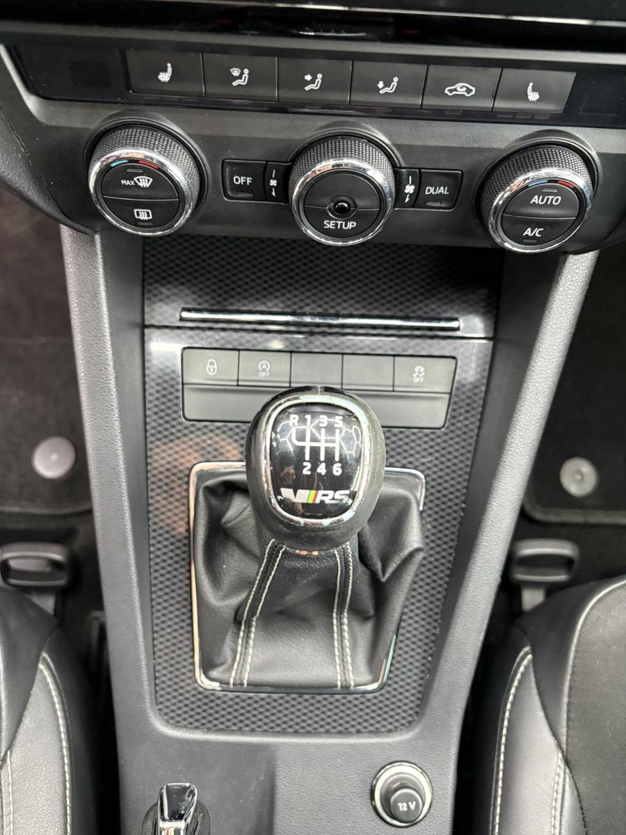 SKODA OCTAVIA COMBI RS 2.0 TSI 220ch BVM Pack sport Sièges chauffants Historique présent