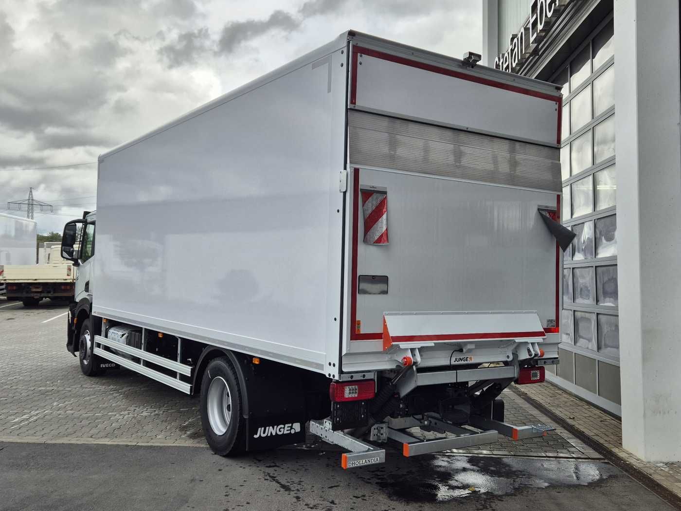 Fahrzeugabbildung Iveco AD190S40/P 4x2 Ladebordwand 2.000kg Navi ACC