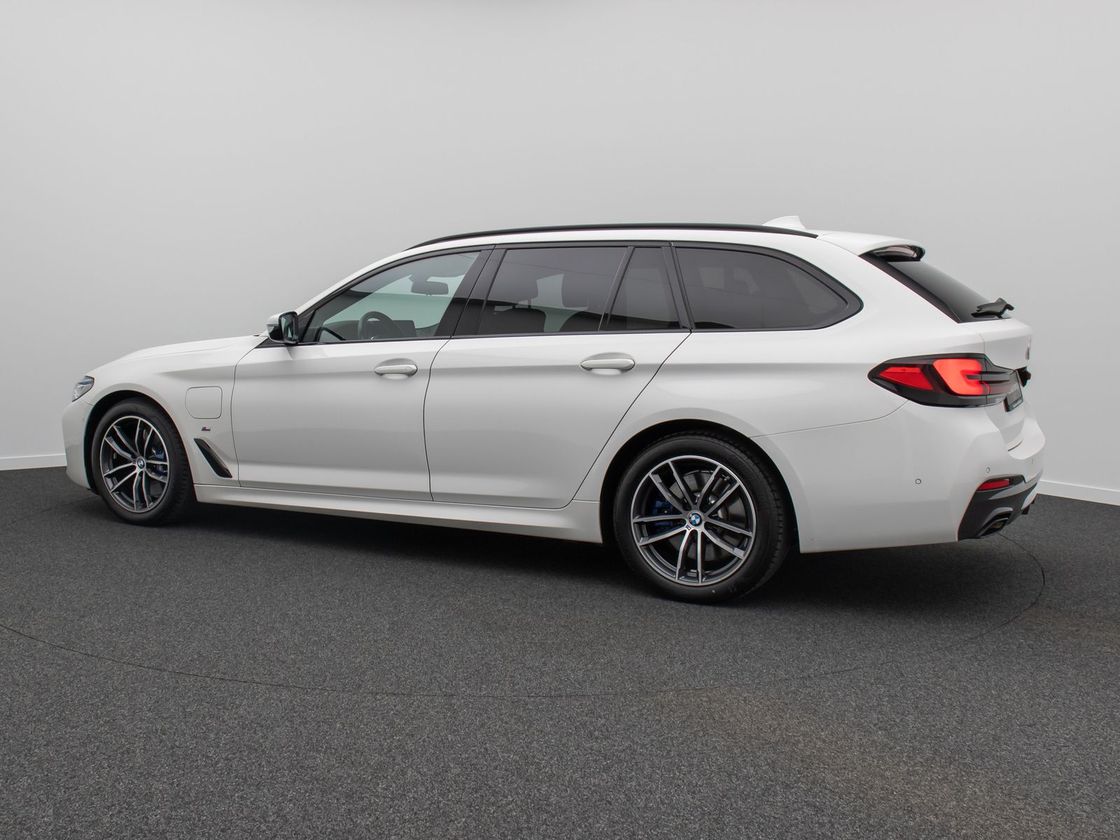 Fahrzeugabbildung BMW 530e M Sport Laser DAB H/K Kamera HUD Komfort