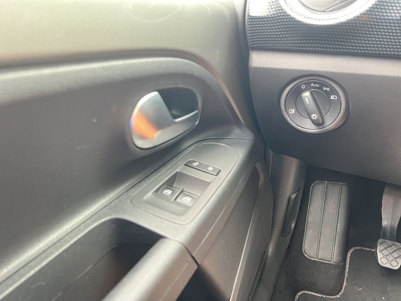 Fahrzeugabbildung Volkswagen up! 1.0 Basis Klima DAB GRA RFK