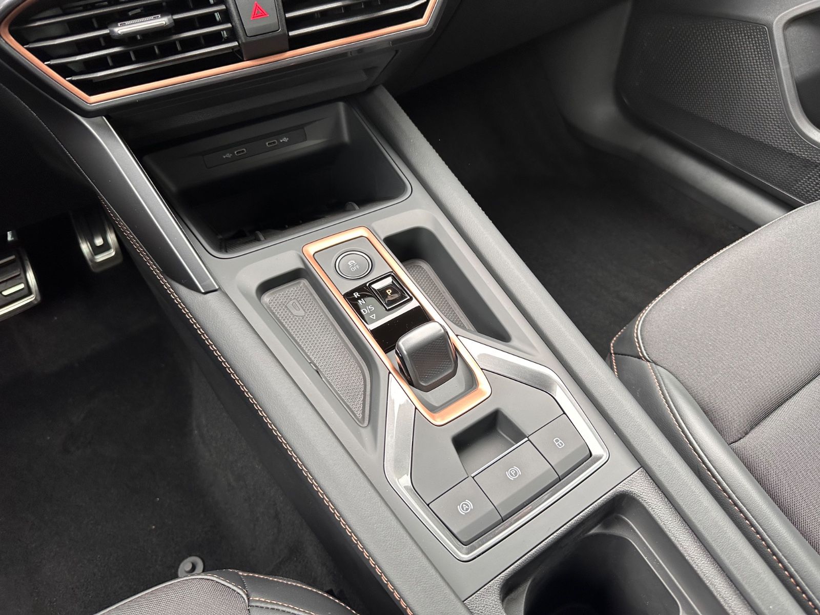 Fahrzeugabbildung CUPRA Leon ST 1.5 e-Hybrid DSG Matrix/ACC/APP/SHZ/RFK