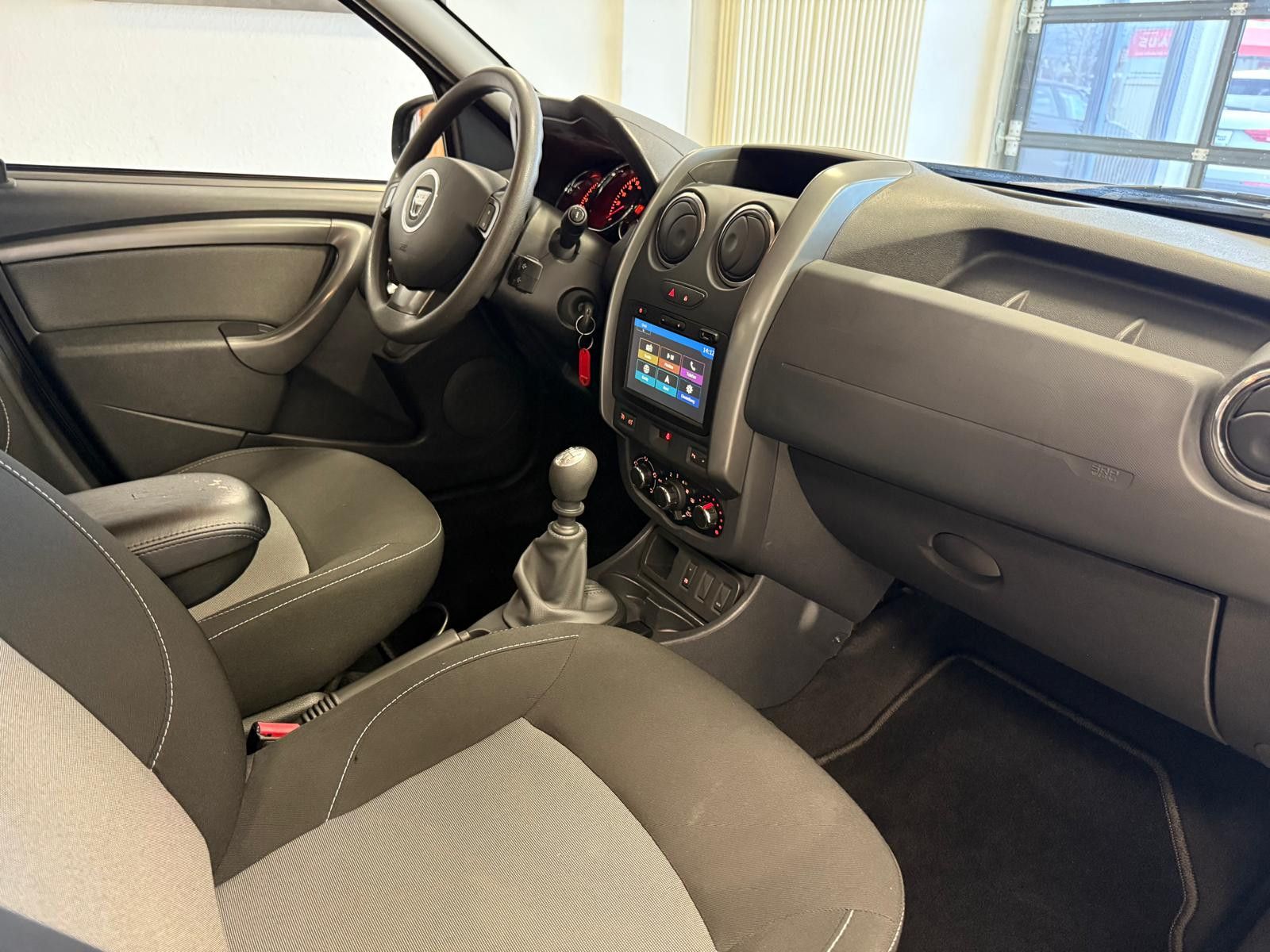 Fahrzeugabbildung Dacia Duster I Laureate /8.FACH BEREIFT/NAVI/KLIMA/AHK