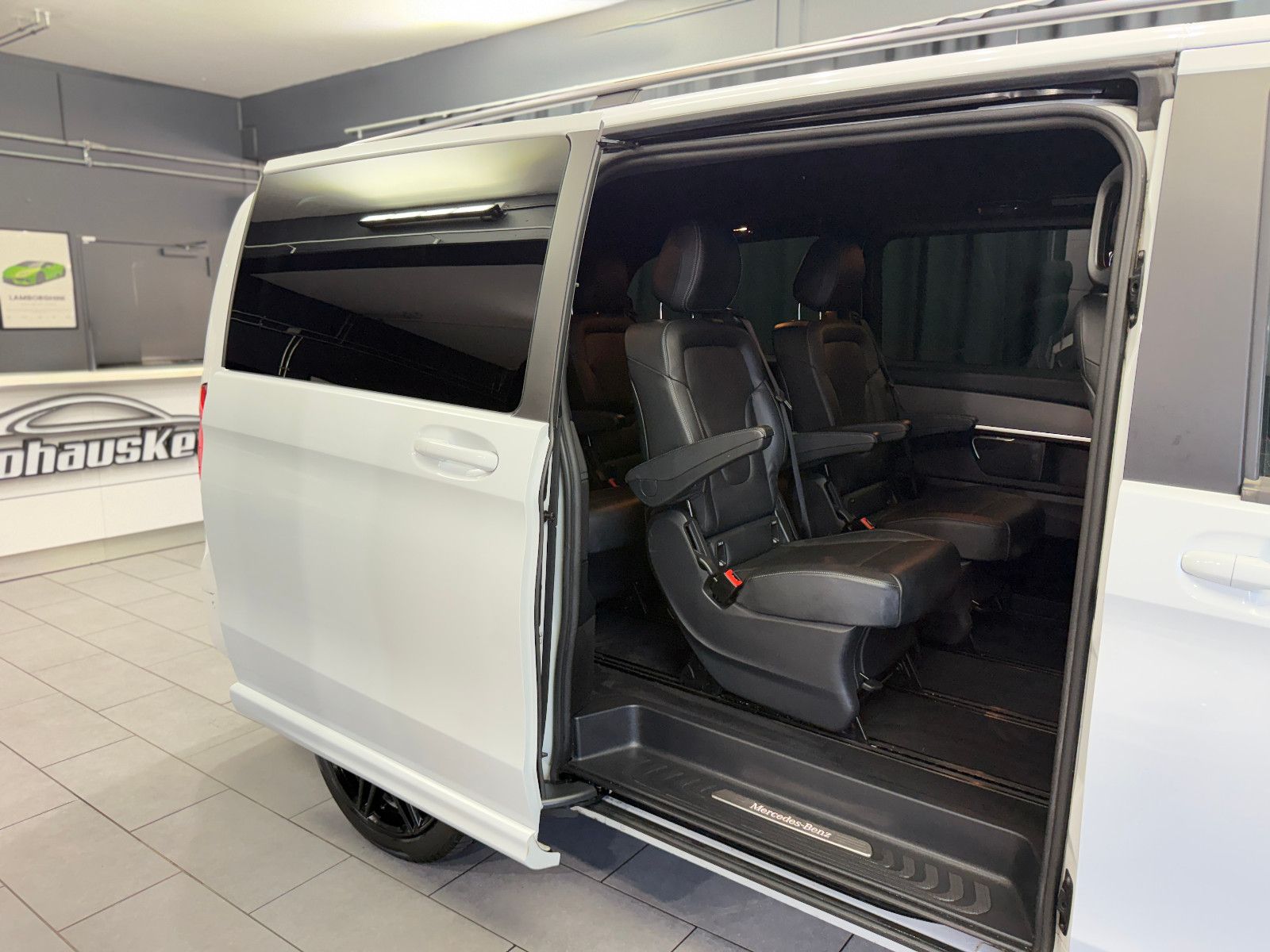 Fahrzeugabbildung Mercedes-Benz V250d NIGHT EDITION 4MATIC lang AMG-LINE|360°|