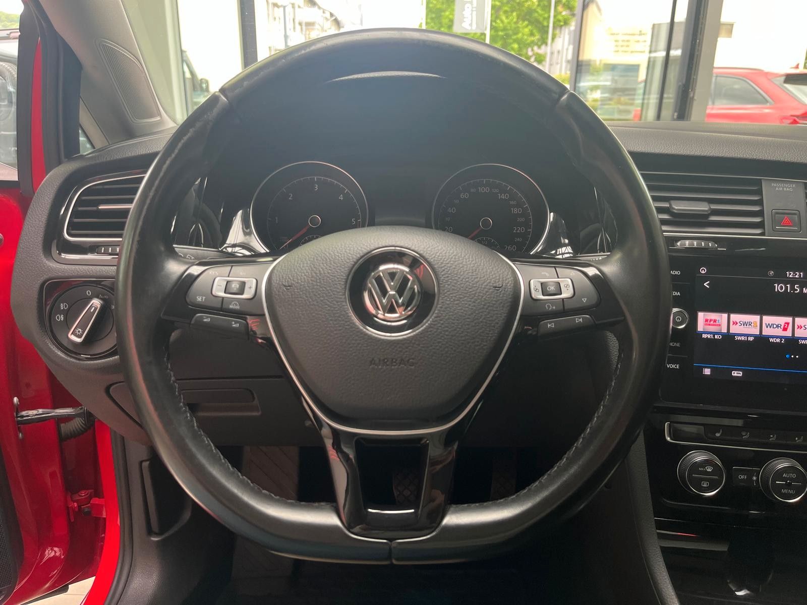 Fahrzeugabbildung Volkswagen Golf VII Variant 2.0 TDI Highline*Pano*RFK*AHK*L