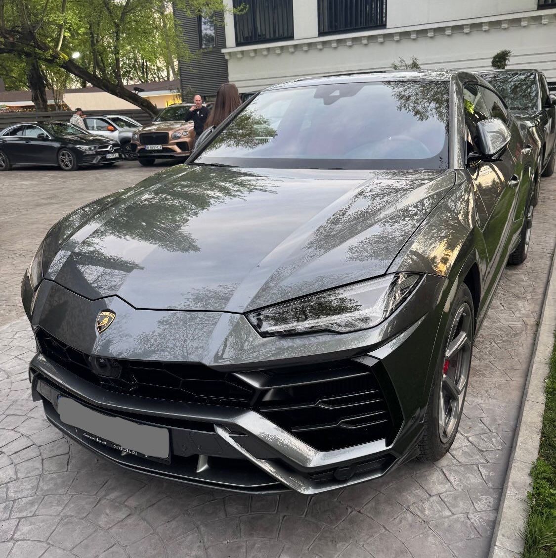 LAMBORGHINI Urus