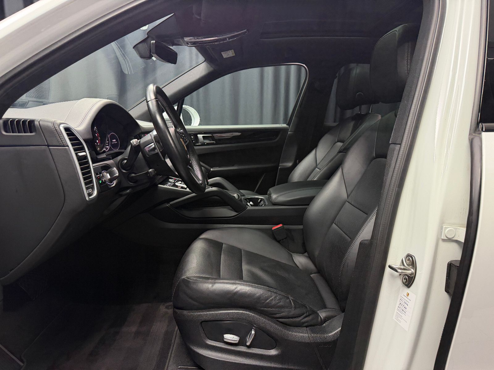 Fahrzeugabbildung Porsche Cayenne E-Hybrid|PANORAMA|SPORT-CHRONO|ACC