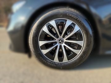 Mercedes E 200 - 5