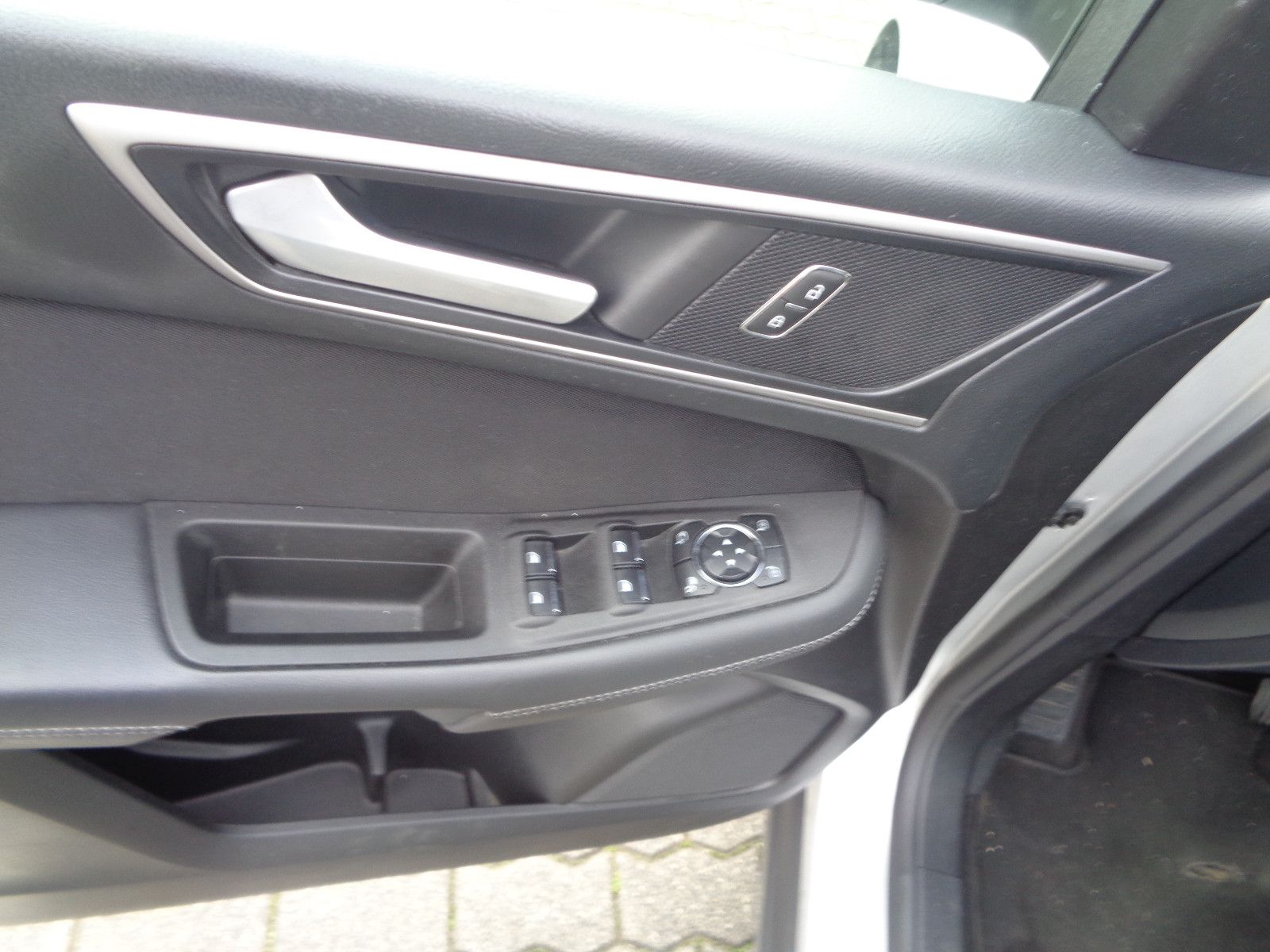 Fahrzeugabbildung Ford S-MAX / NAVI/KLIMA/AHK/KAMERA/1. HAND