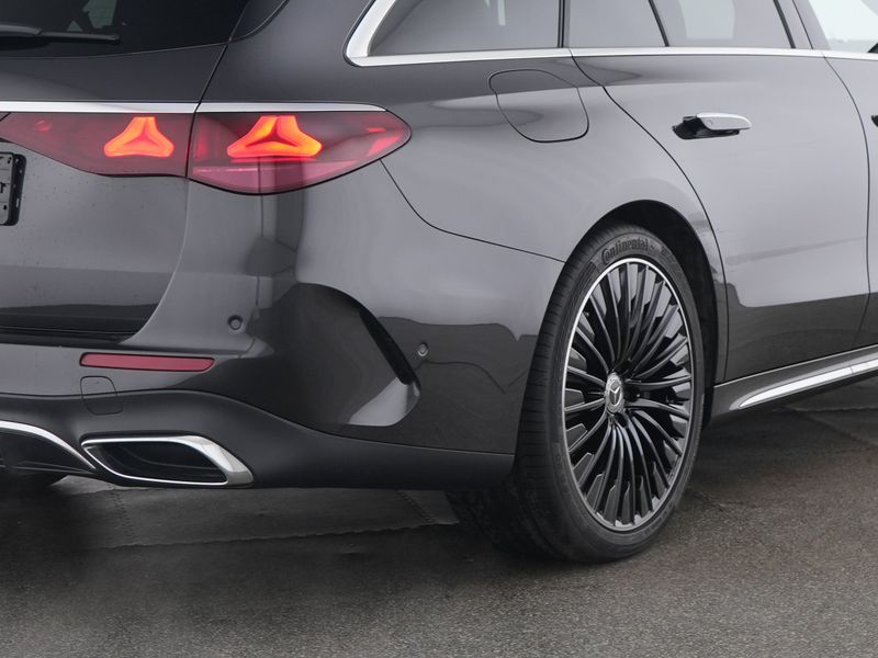 Fahrzeugabbildung Mercedes-Benz E 450 4M T AMG AHK Pano Superscreen Sitzklima