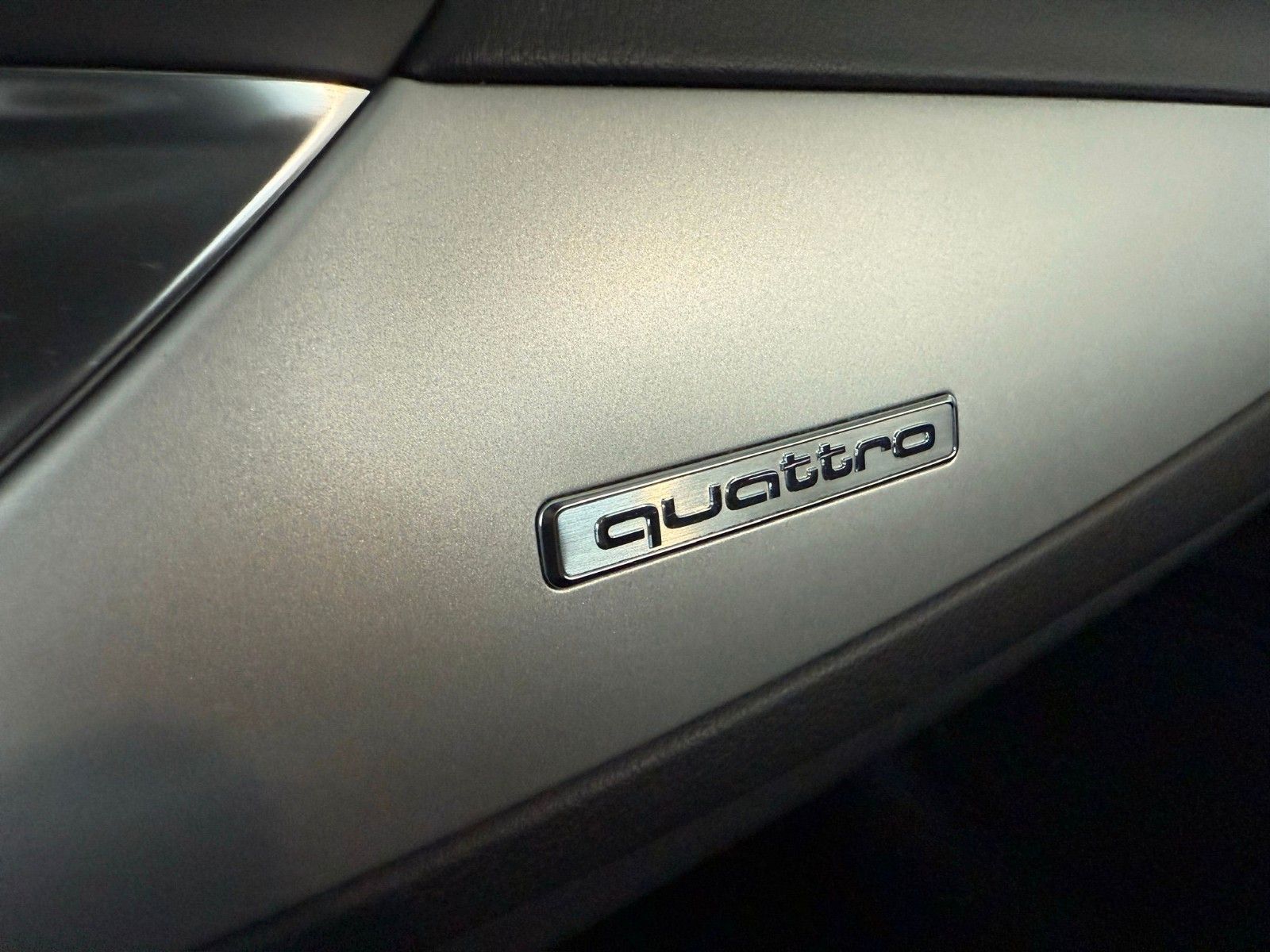 Fahrzeugabbildung Audi A6 Avant 2.0 TDI quattro S-LINE/NAVI/SPORT/Nappa