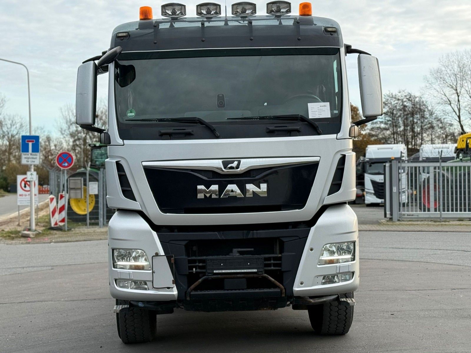 Fahrzeugabbildung MAN TGX 18.500 4x4H BLS mit 2 Kreis Hydraulik