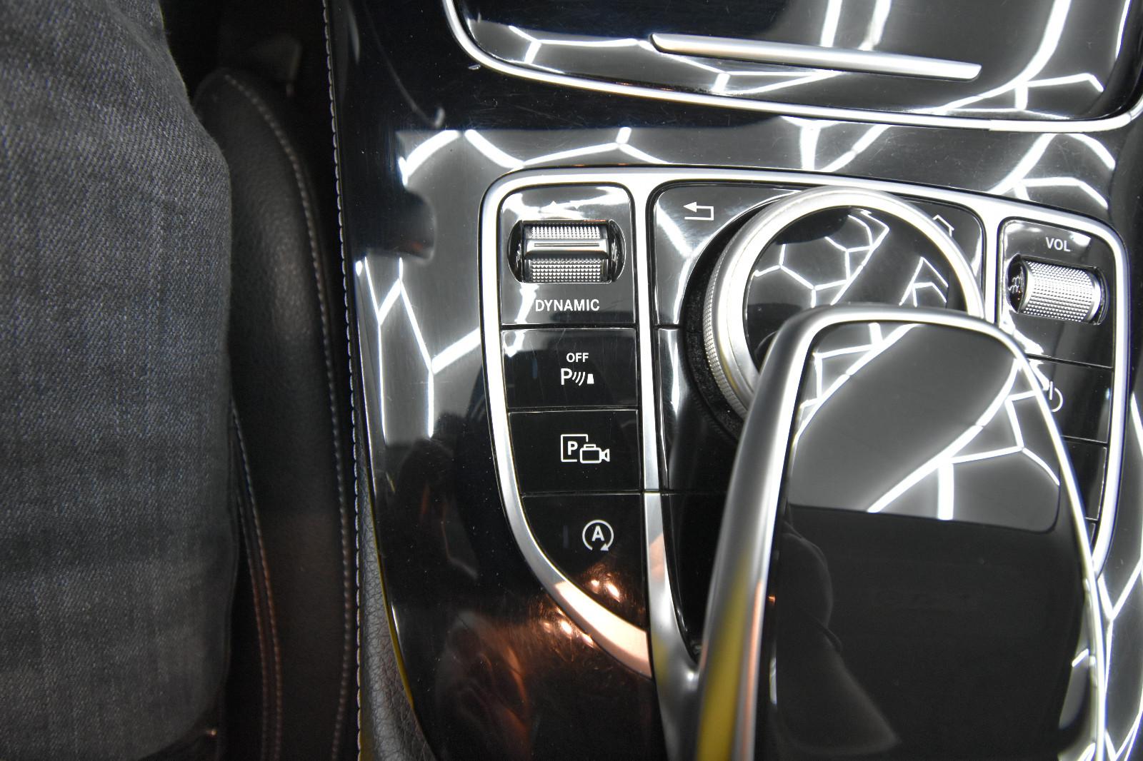 Mercedes-Benz E 220  SHZ AHK RFK LED Ambiente.