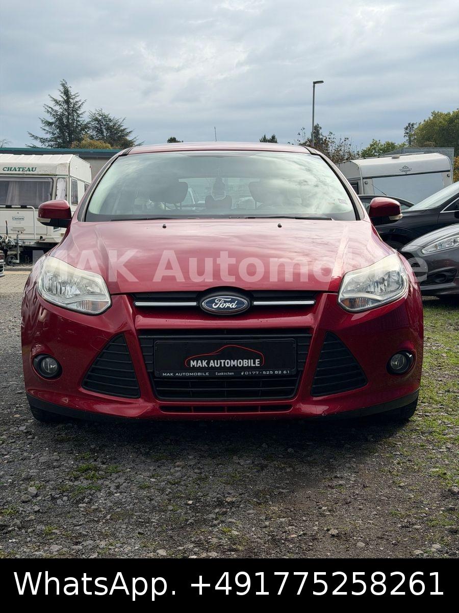 Ford Focus 2014 — вигляд ззаду