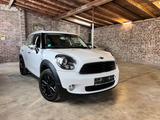 MINI One Countryman *British Editon Black and Withe* - weiße MINI One Countryman
