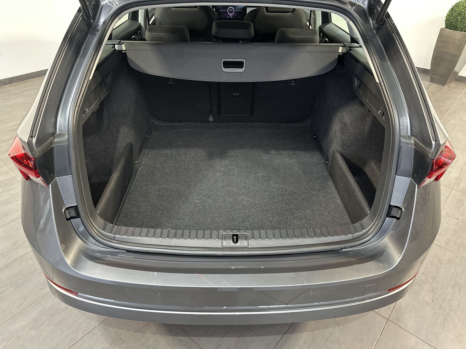 Fahrzeugabbildung SKODA Octavia Combi 2.0 TDI DSG Ambition NAV+LED+KESSY