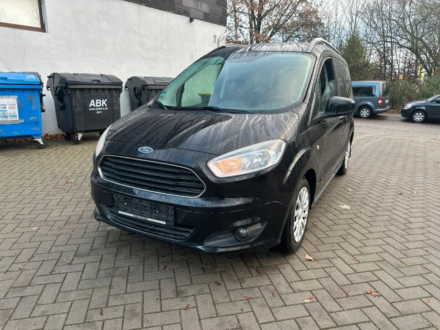 Ford Tourneo Courier Titanium / Top Zustand / Tüv Neu