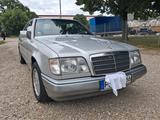 Mercedes-Benz E 220 Coupe w124 Mopf2,wenig km,für Liebhaber - Mercedes-Benz E 220 mit Benzin-Antrieb: Sportwagen