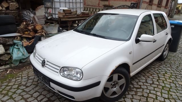 Volkswagen Golf 1.6 Comfortline 5-Gang KLIMA AHK 850,-