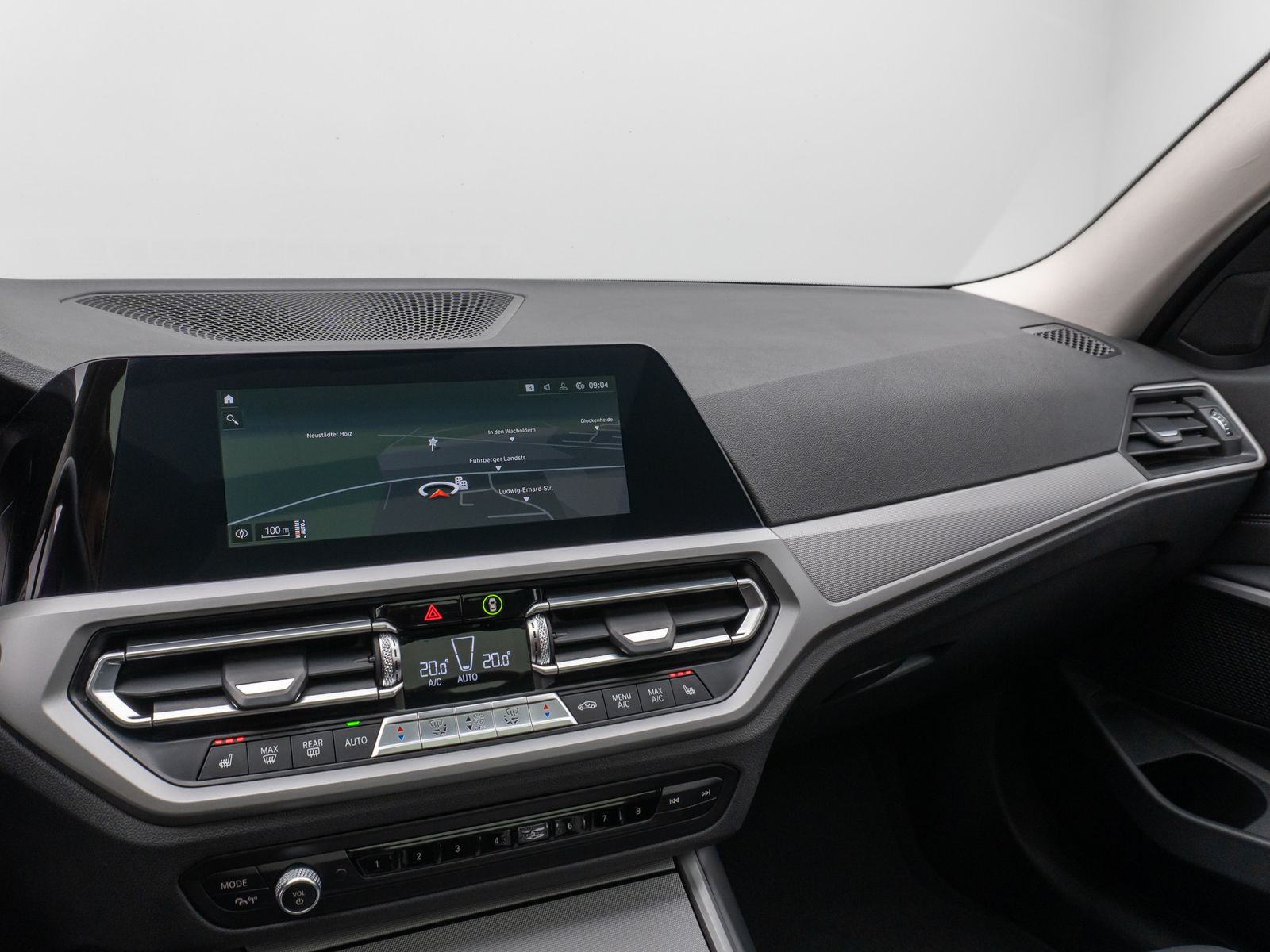 Fahrzeugabbildung BMW 320d Panorama DAB HiFi Lenkrhzg PDC AHK Alarm