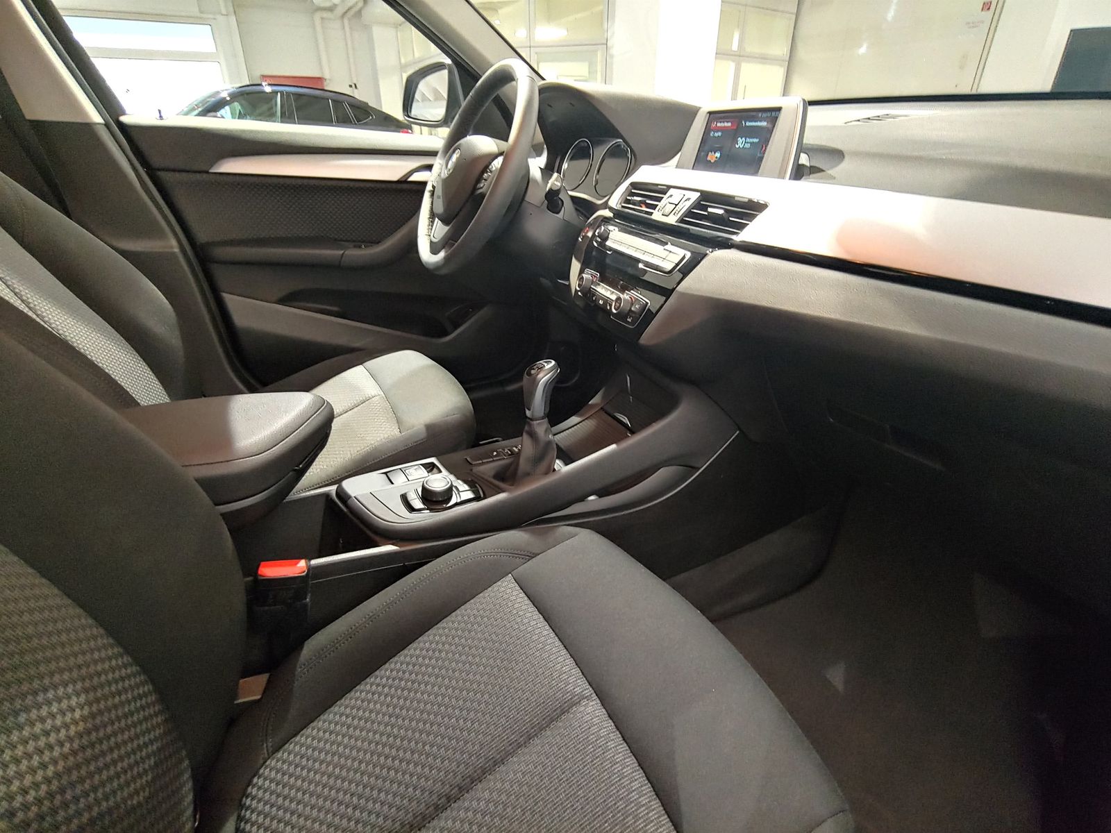 BMW X1 sDrive18i Parkassistent/PDC/Shz/Tempomat foto 9