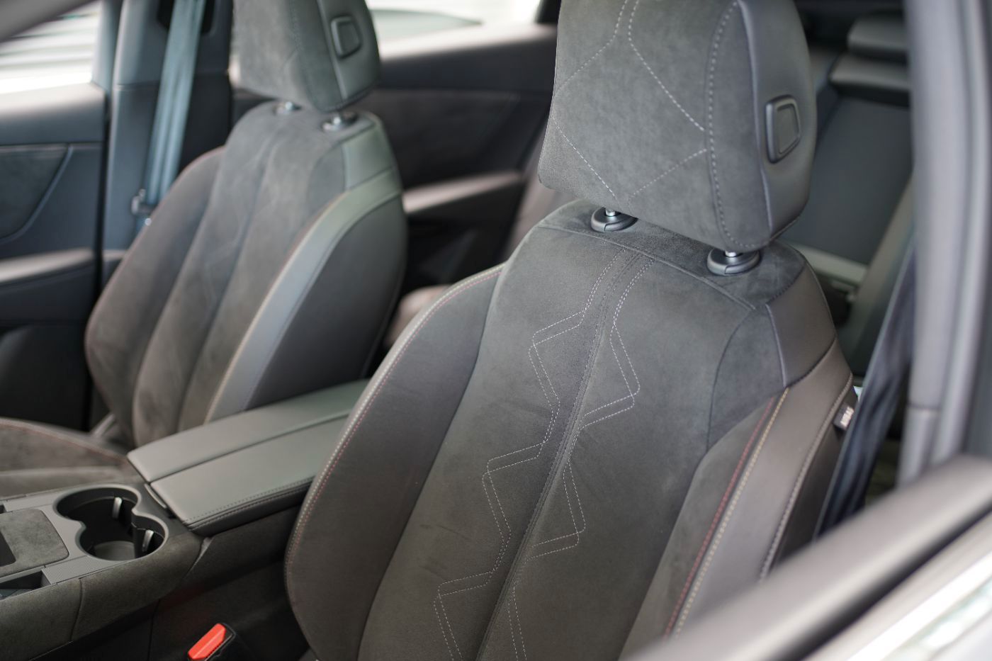 Fahrzeugabbildung DS Automobiles DS7 Crossback E-Tense 225 Performance Line+ Foca