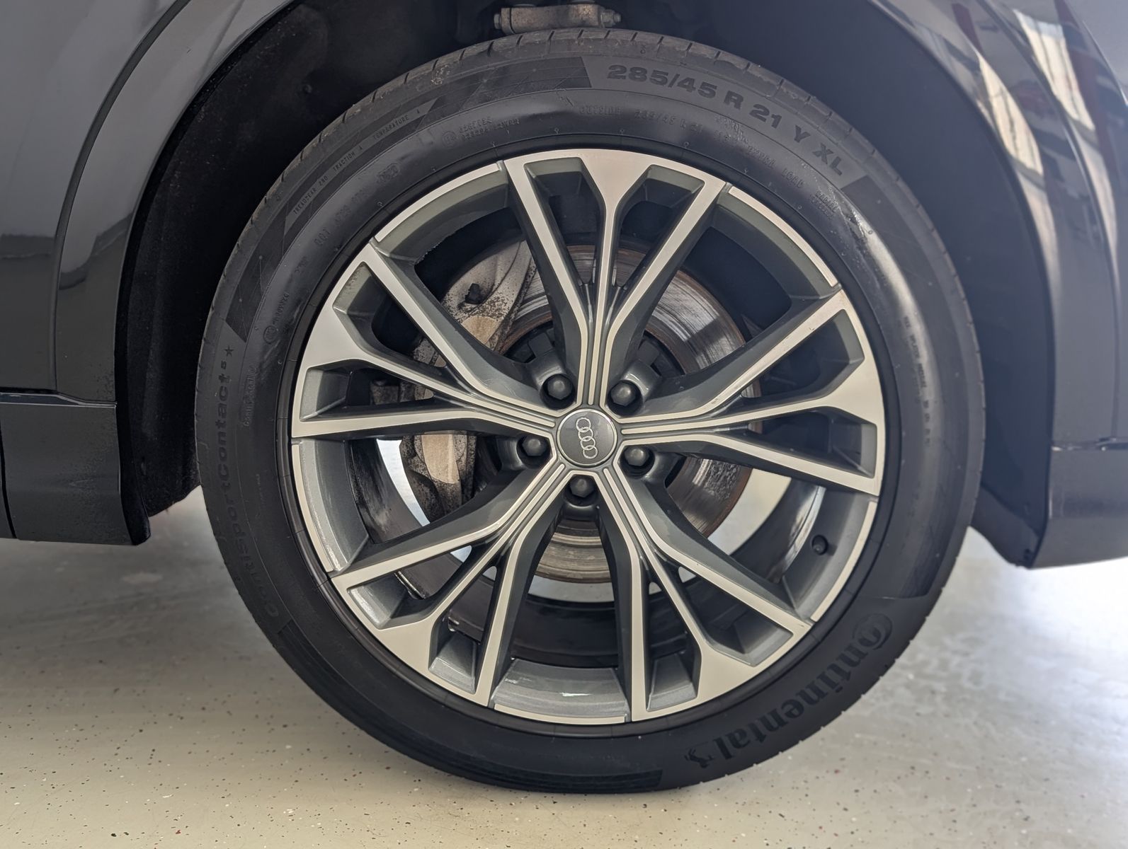 Fahrzeugabbildung Audi Q8 45 TDI Quattro S-line HD-MATRIX AHK LUFT 21"