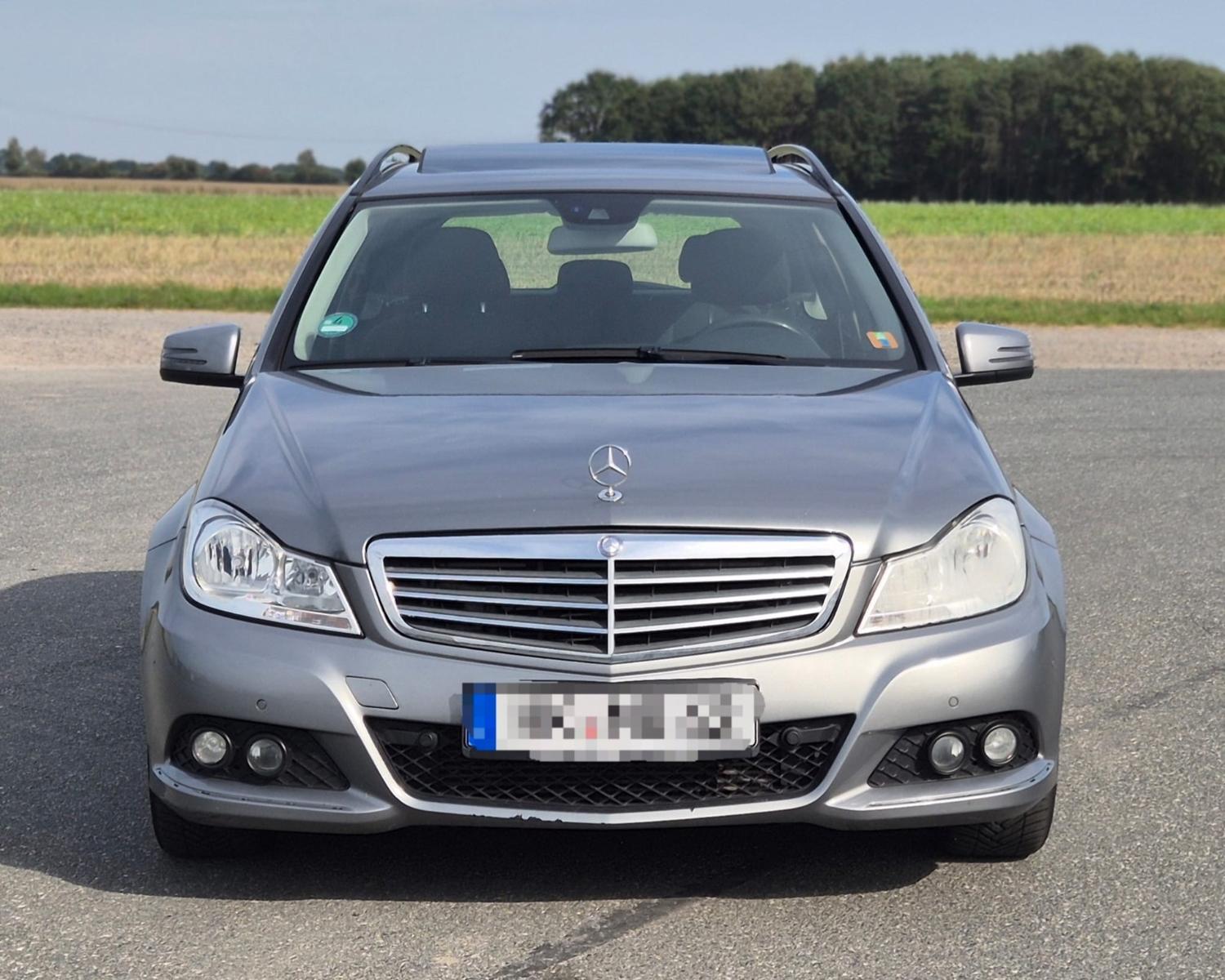 Mercedes-Benz C250 2012 — interior