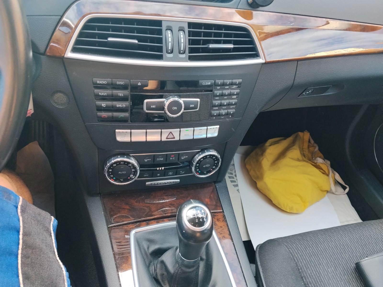 Mercedes-Benz C220 2012 — photo 11