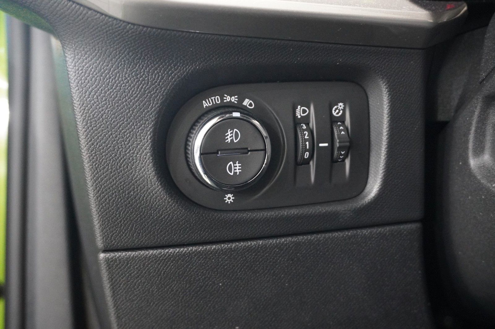 Fahrzeugabbildung Opel Mokka 1.2T ULTIMATE NAVI/LED/KAMERA/SPORT/DAB+