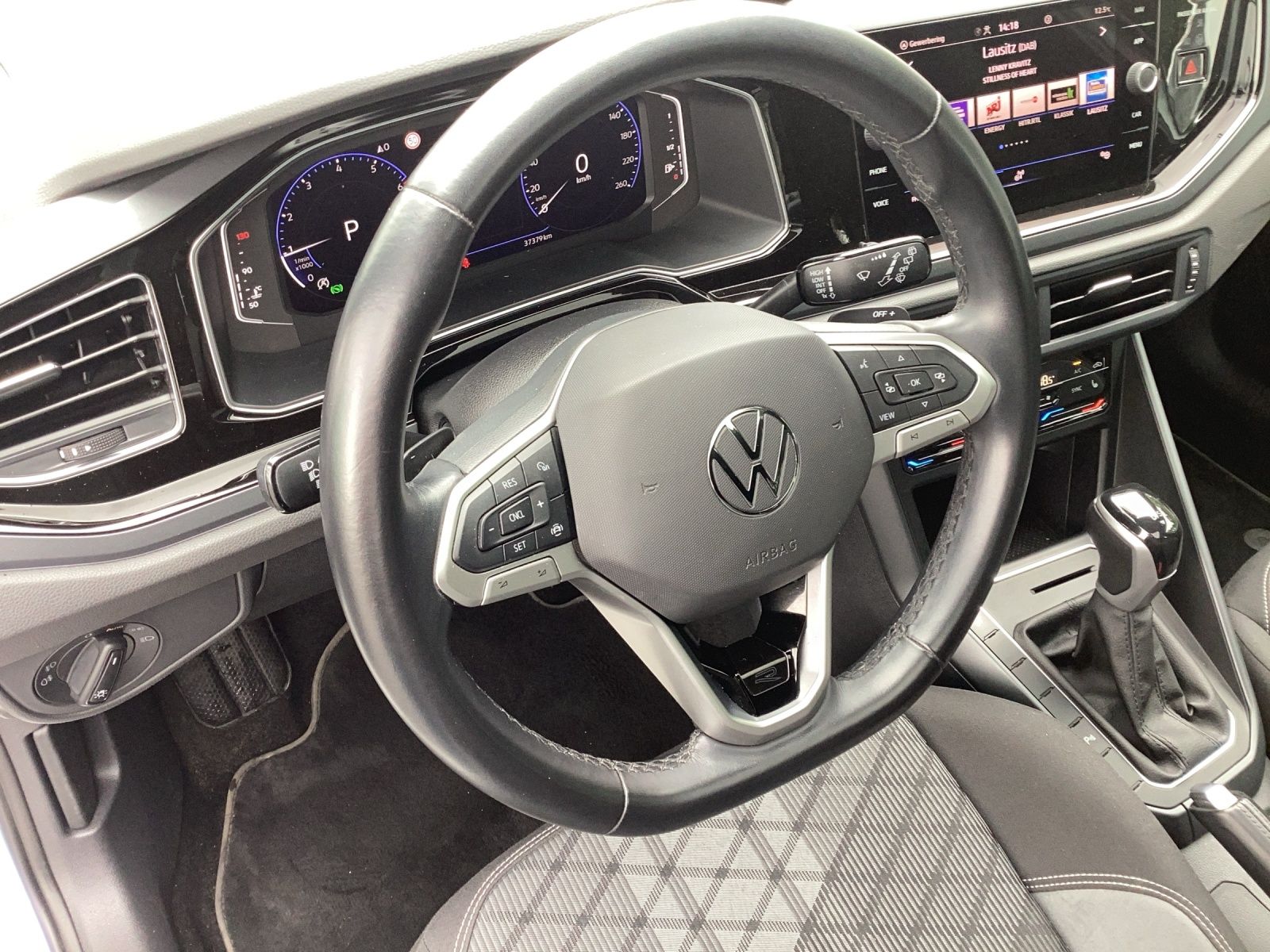 Fahrzeugabbildung Volkswagen Polo R-Line DSG MATRIX RFK PANO