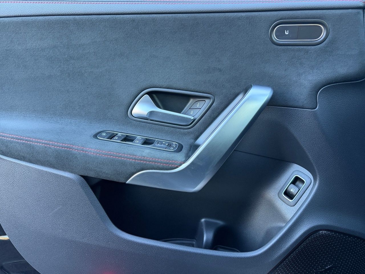Fahrzeugabbildung Mercedes-Benz CLA 250 e Coupé AMG+NIGHT+MULTIBEAM+STNDHZ+CARPL