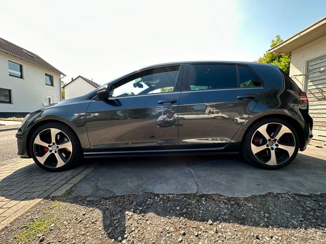 Volkswagen Golf VII GTI