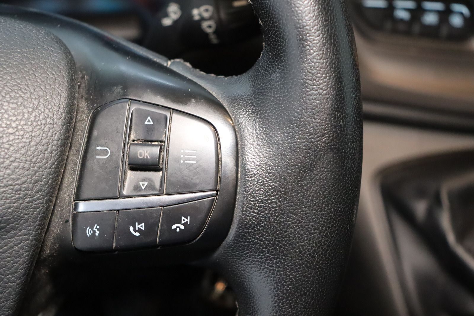 Fahrzeugabbildung Ford Transit Custom Kasten * L2 * Lang * AHK * PDC