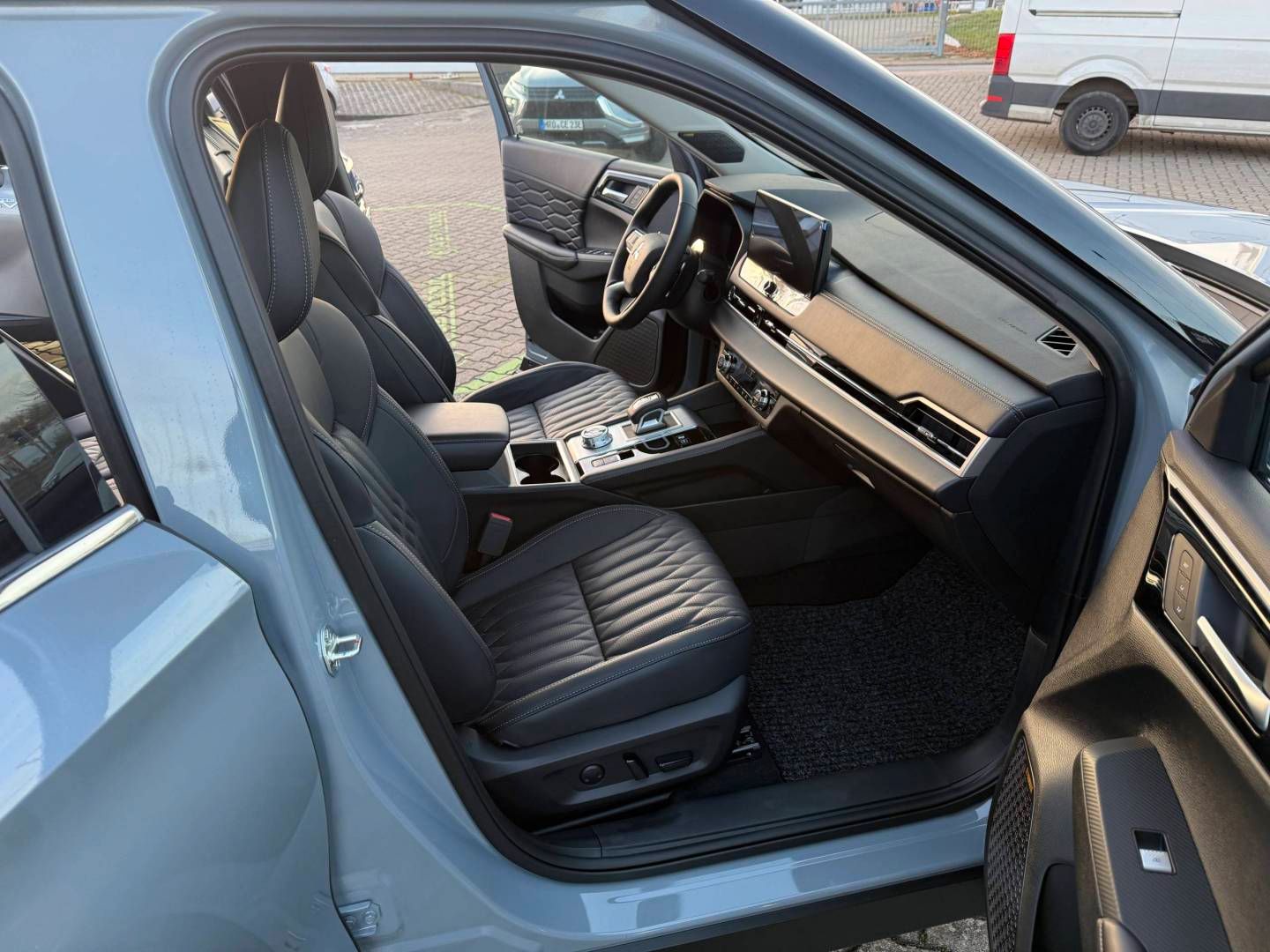 Fahrzeugabbildung Mitsubishi Outlander Plug-in TOP