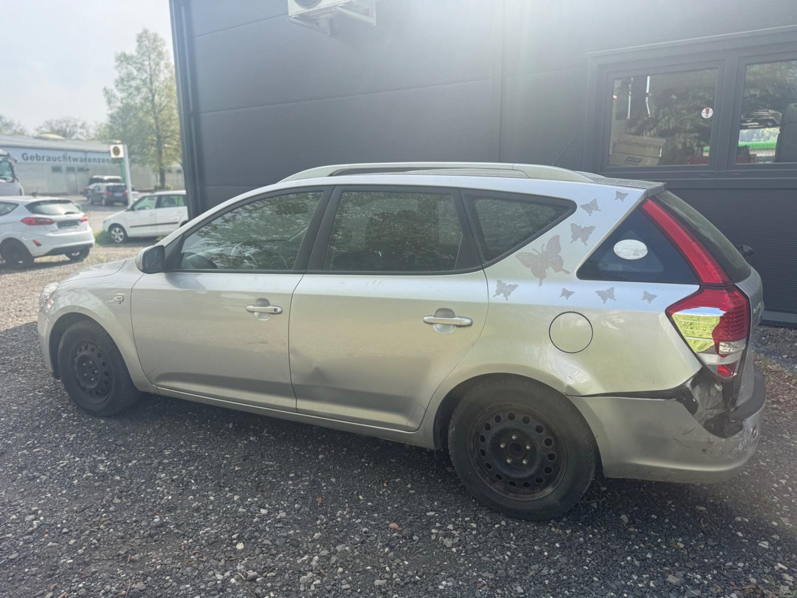 Kia cee'd 2012 — photo 11