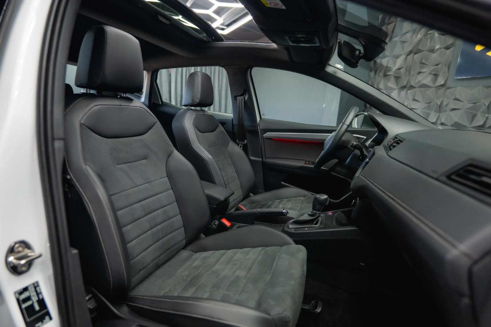 Fahrzeugabbildung SEAT Ibiza Xcellence Sport DSG *LED*Panorama*Kamera*