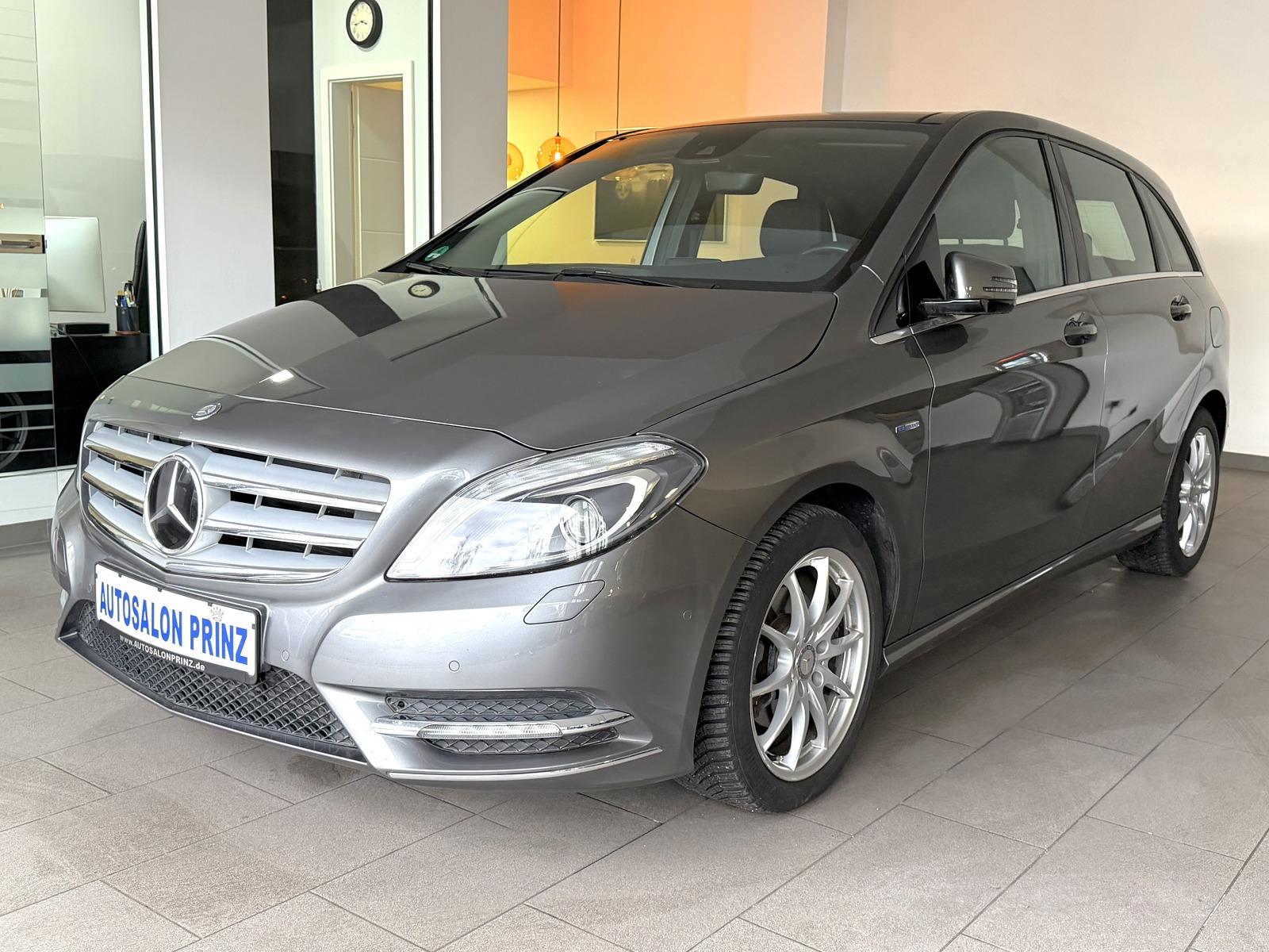 Mercedes-Benz B 200 AUTOM NAVI KLIMA 1.HALTER PDC PANO LEDER
