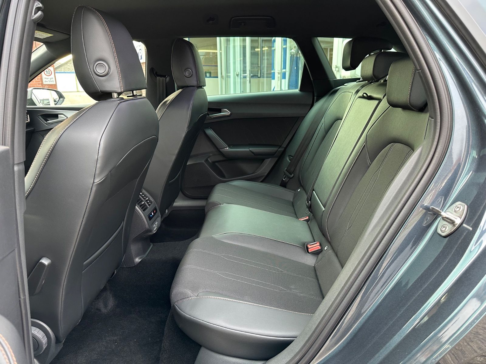 Fahrzeugabbildung CUPRA Leon ST 1.5 eTSI DSG Navi/ACC/AHK/LED/Shzg/GJR