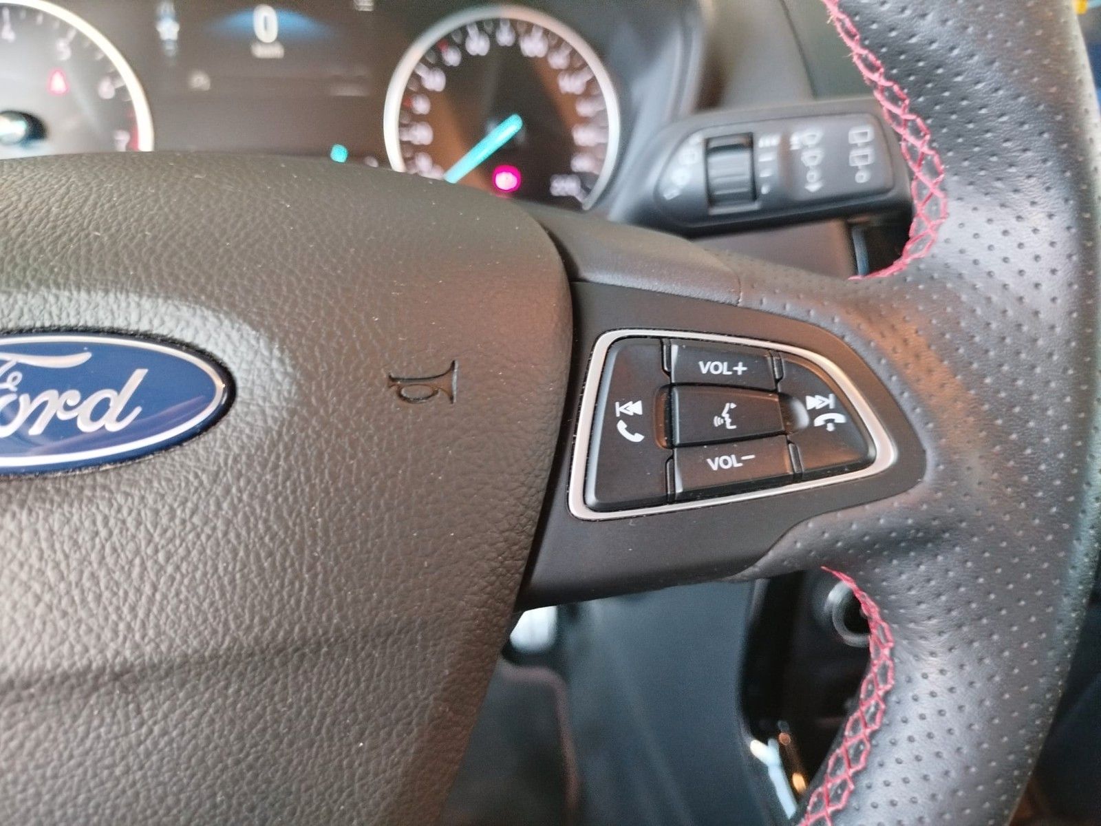 Fahrzeugabbildung Ford EcoSport ST-Line WINTER-P/KAMERA/B&O/NAVI/DAB